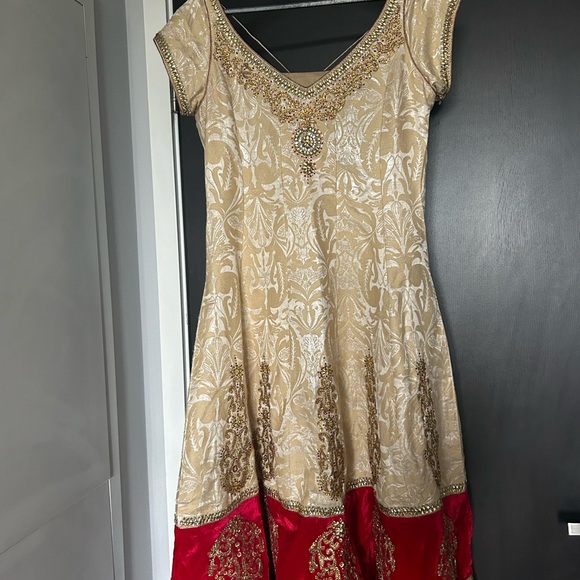 Indian / Punjabi suit - Picture 1 of 10